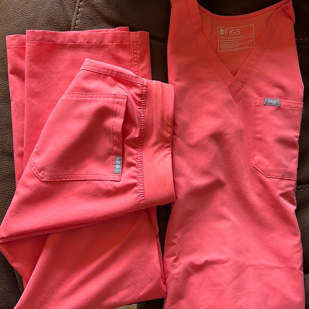 FIGS Scrubs, Coral, Small Top, Medium Bottom